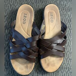 Womens Izod Brown Faux Leather Weaved Slip On Sandal Size 7.5